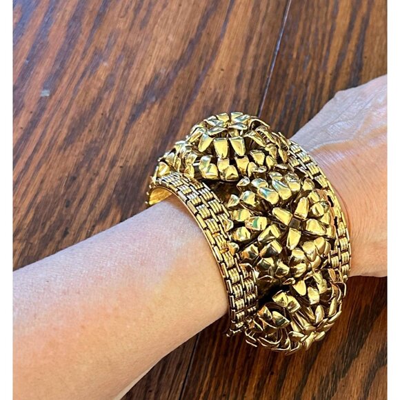 Nicole Romano Ravenea Chunky Cuff Bracelet Goldtone 2” Wide - Picture 6 of 7